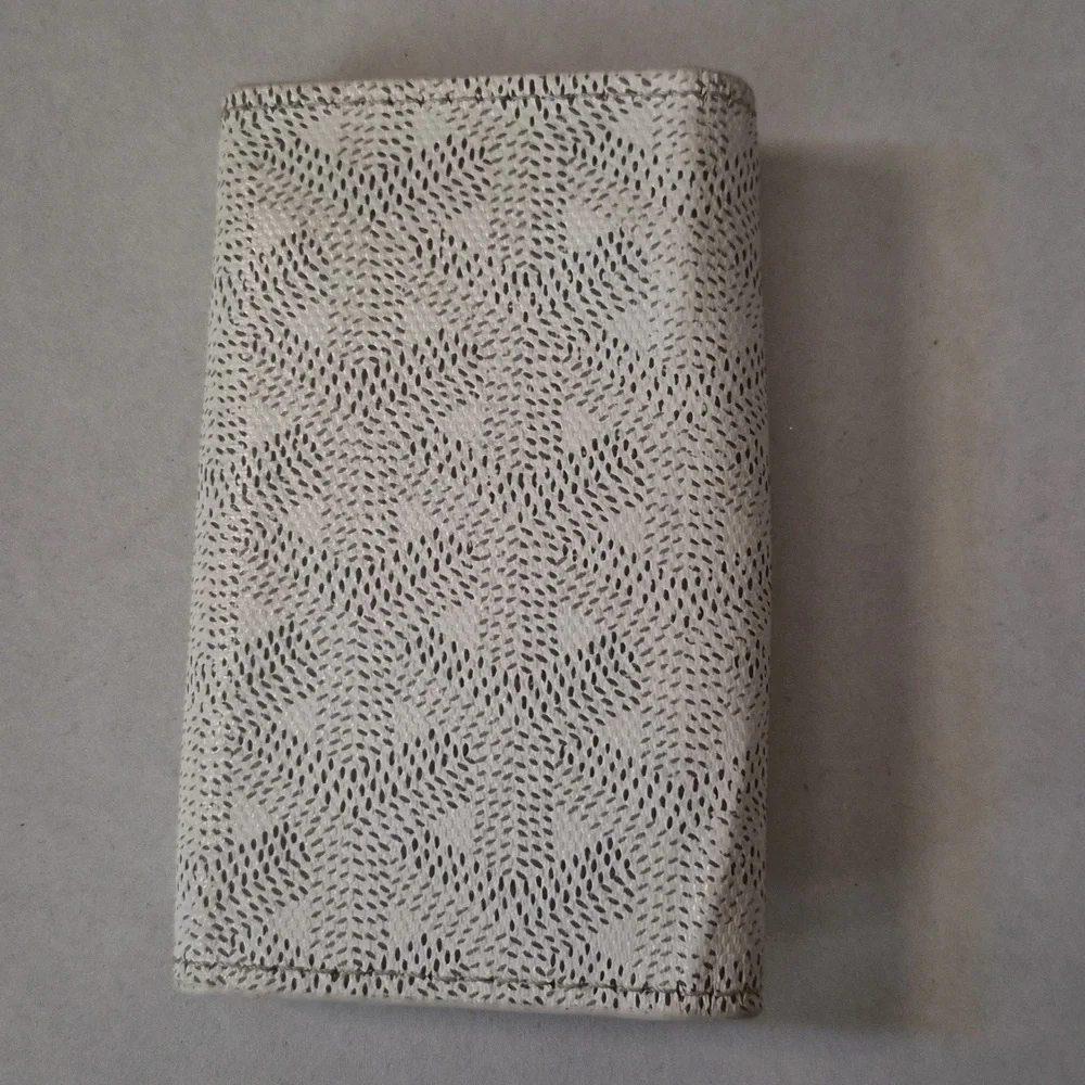 Goyard Gray Patterned Card Holder - Picture 4 of 4